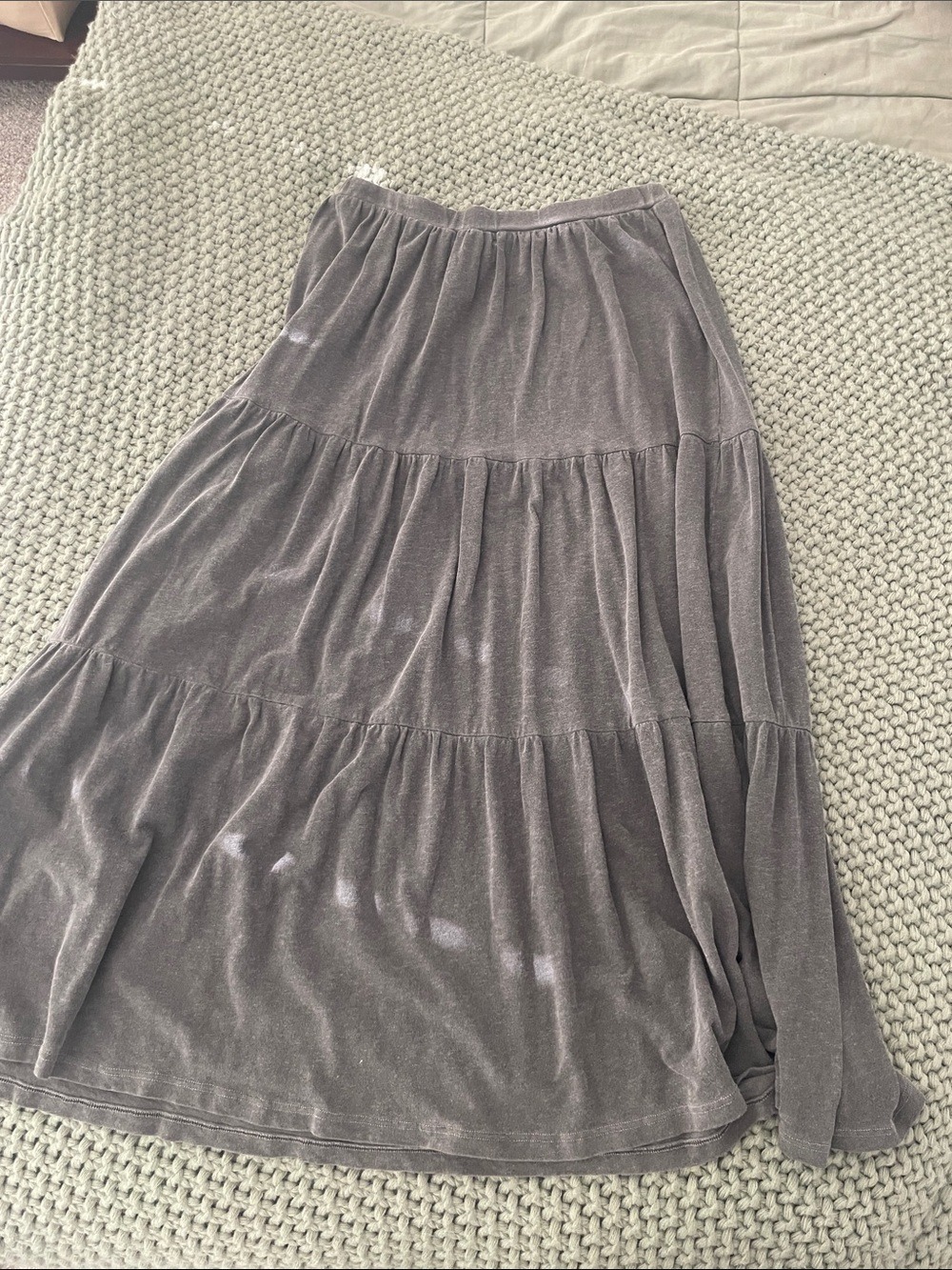 Evereve Tiered Maxi Skirt in Charcoal - Picture 4 of 6